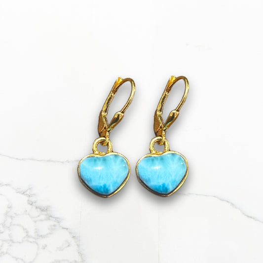Pendientes de Larimar en forma de corazón: un toque de elegancia y amor dominicano