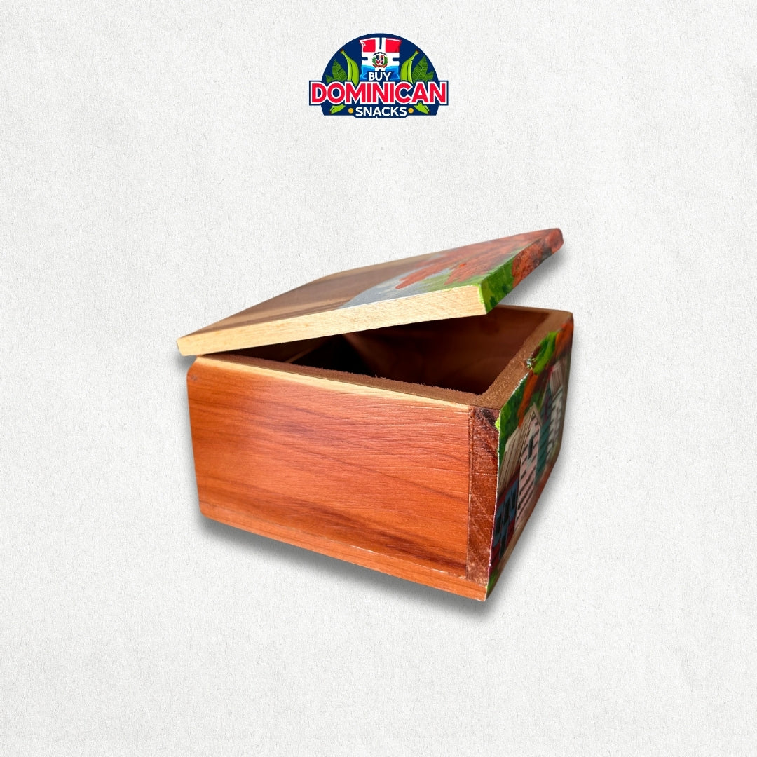 Cofre de madera mediana con diseño de campo dominicano