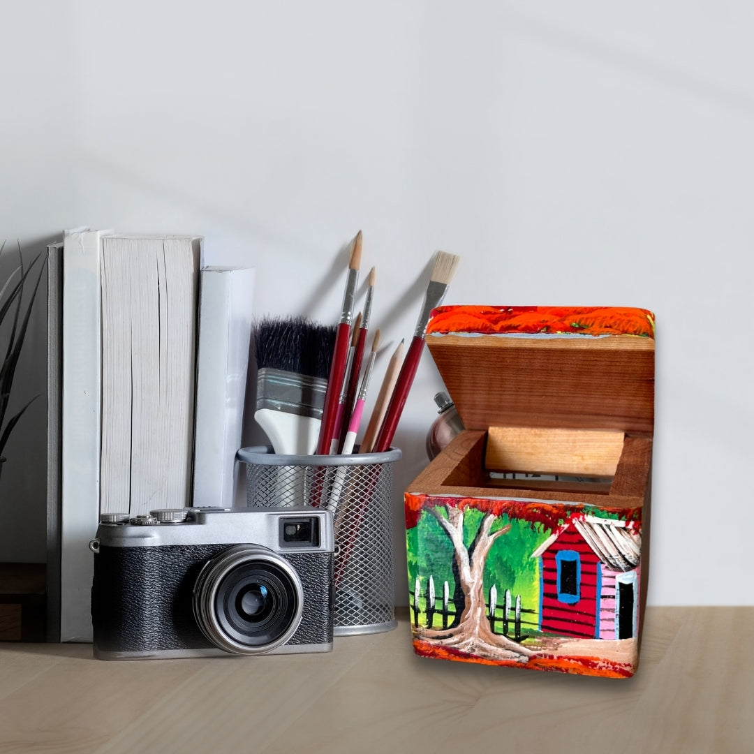 Pequeña cofre de madera con diseño campestre dominicano