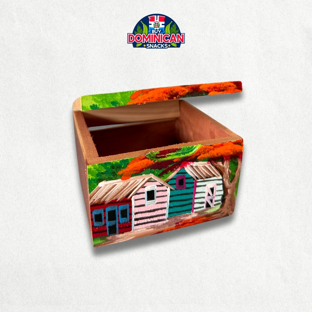 Cofre de madera mediana con diseño de campo dominicano