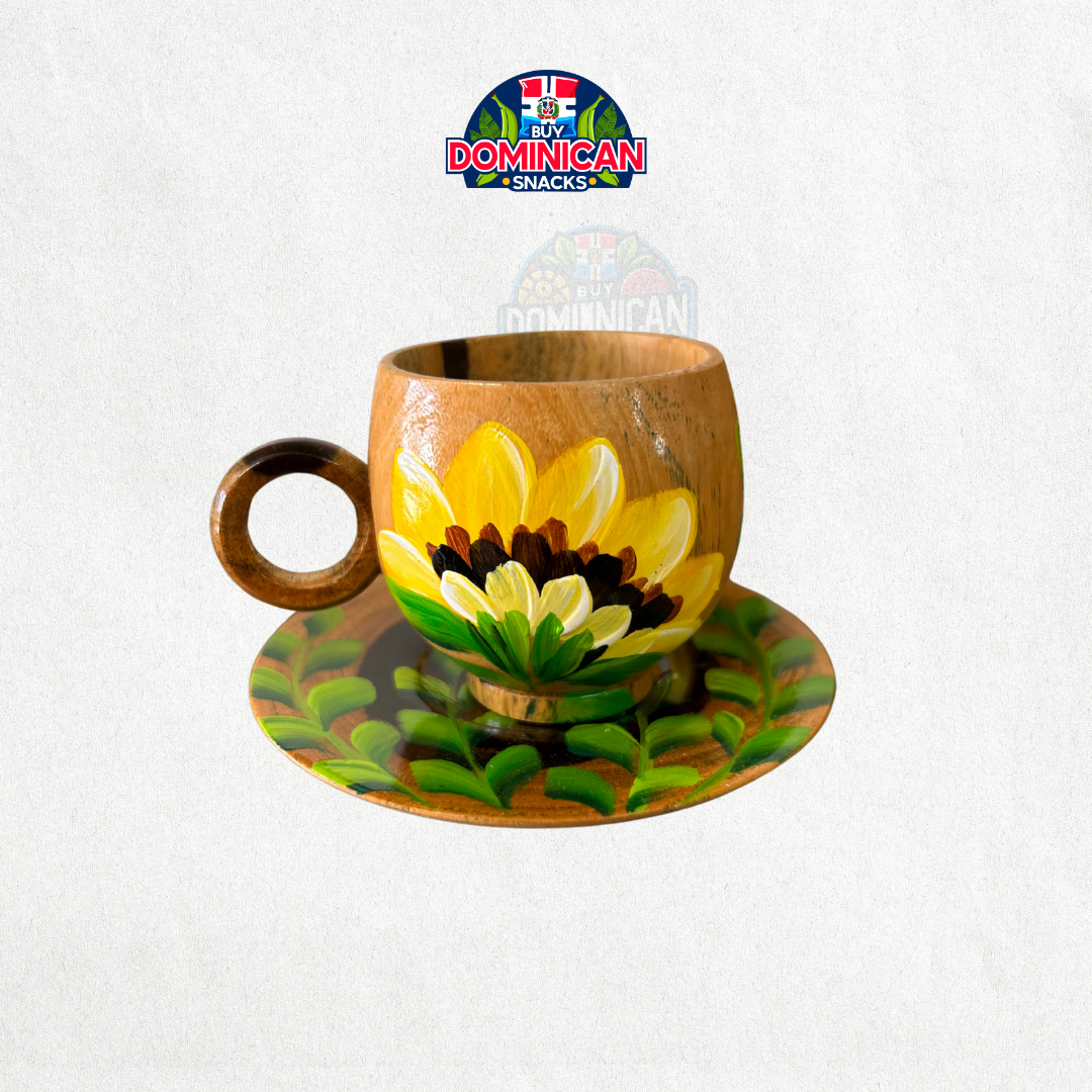 Taza de espresso de madera con diseño de campo dominicano