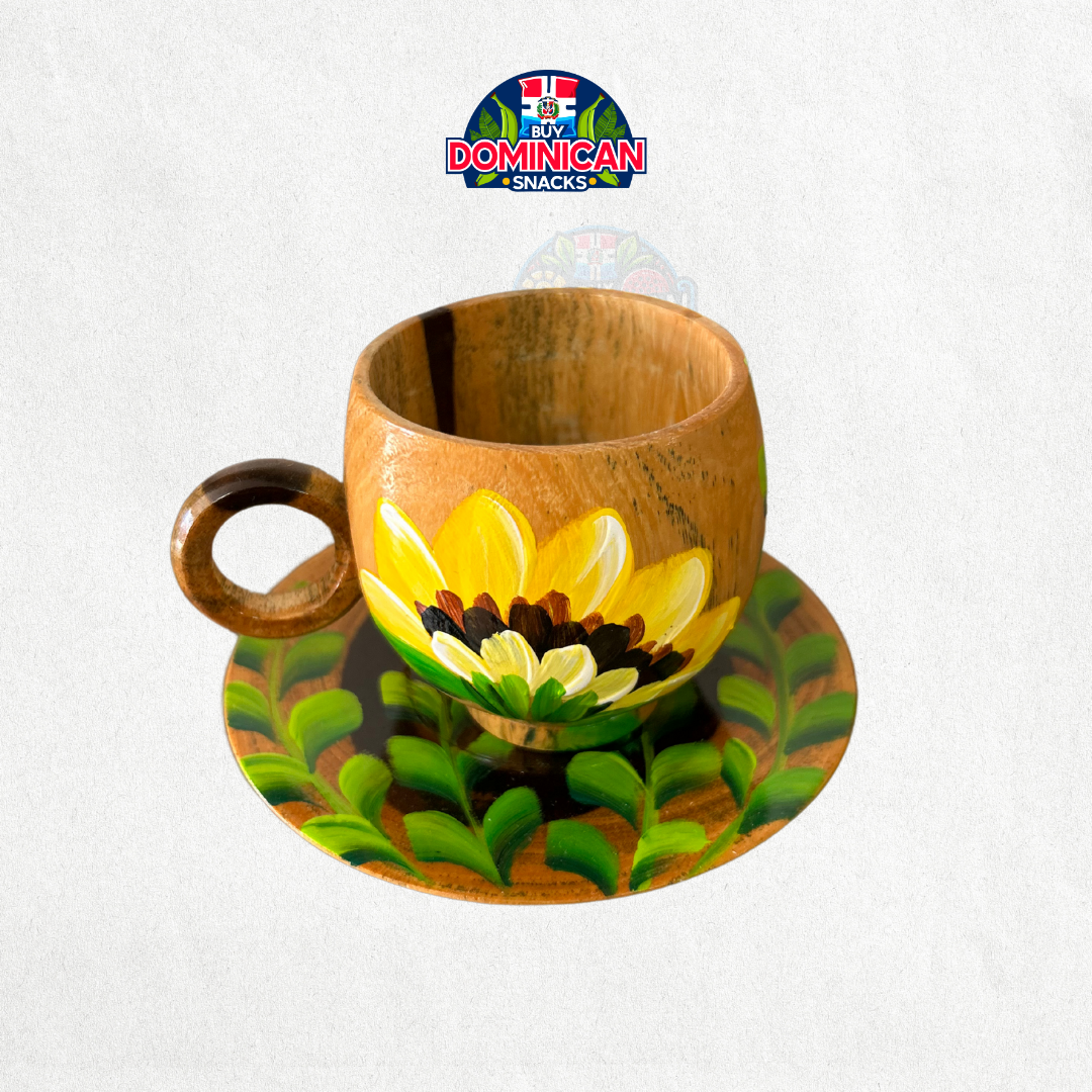 Taza de espresso de madera con diseño de campo dominicano