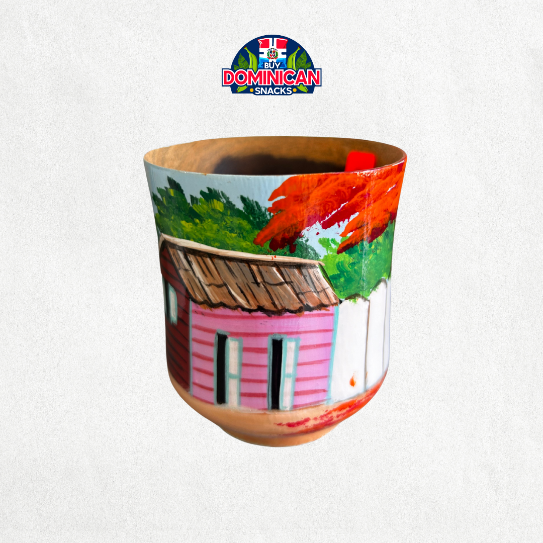 Taza de café de madera pintada a mano: un toque de arte dominicano
