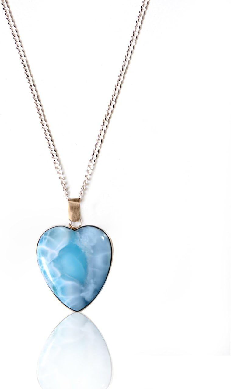 Handmade necklace with a beautiful 925 silver pendant and a natural blue stone in the shape of a heart, crafted artisanally.