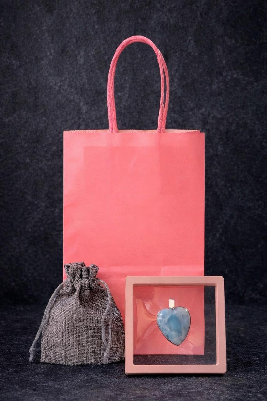 Handmade necklace with a beautiful 925 silver pendant and a natural blue stone in the shape of a heart, crafted artisanally.