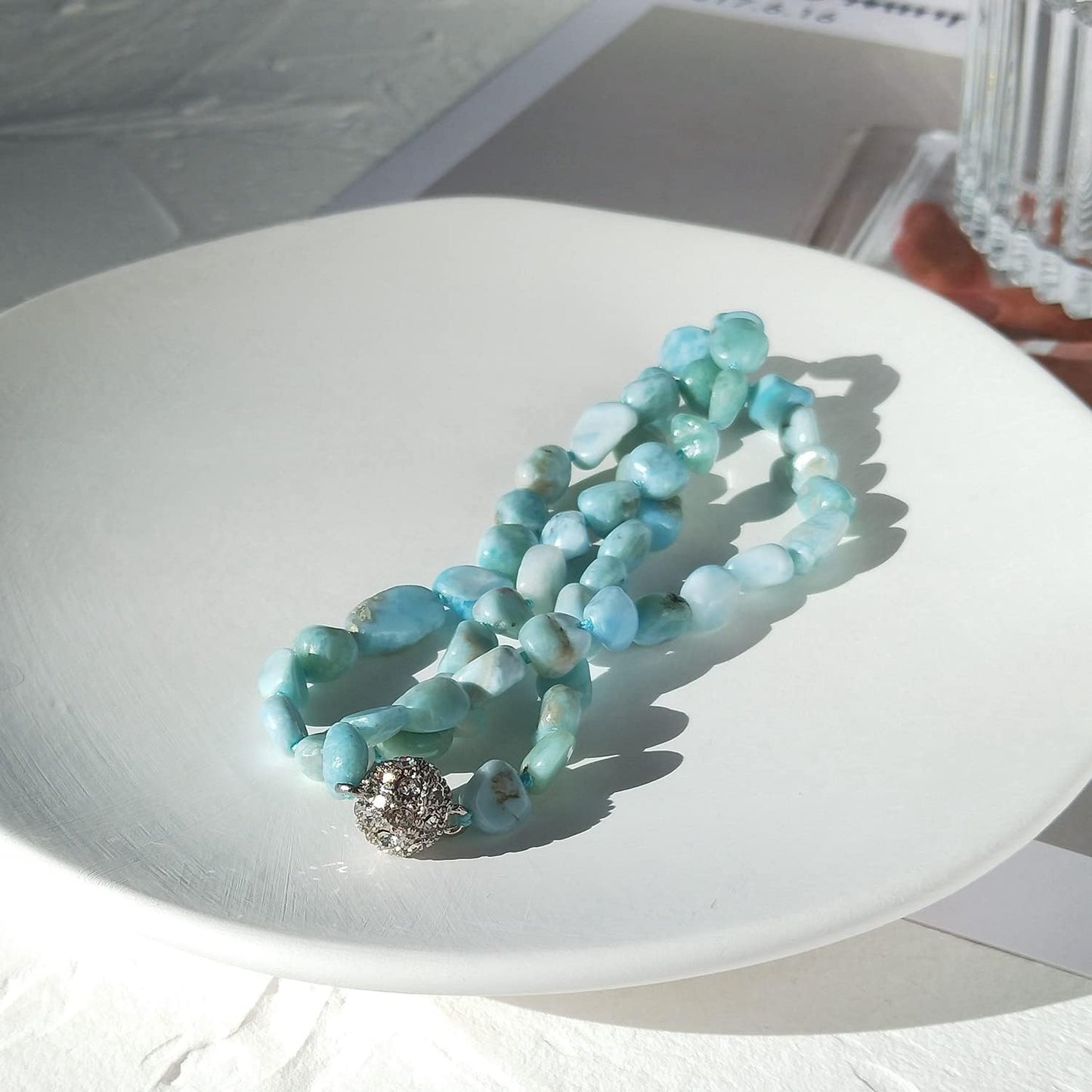 Collar de cuentas de larimar de piedra natural de 45 cm con cierre magnético de cristal 