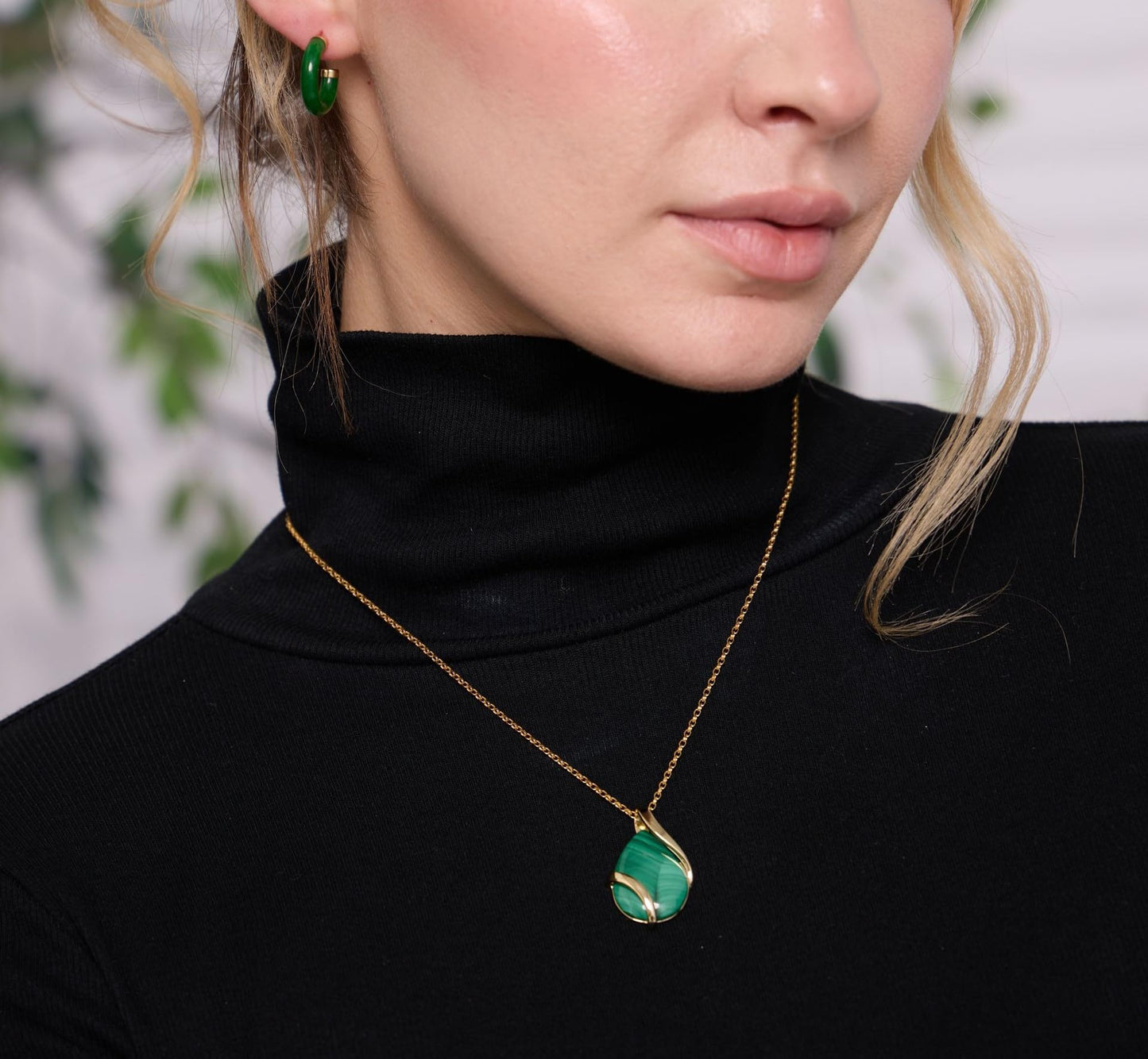 Collar con colgante de lágrima de larimar natural de Beaux Bijoux en plata de ley 925, cadena tipo cable de 45 cm, cierre de mosquetón y caja de regalo.