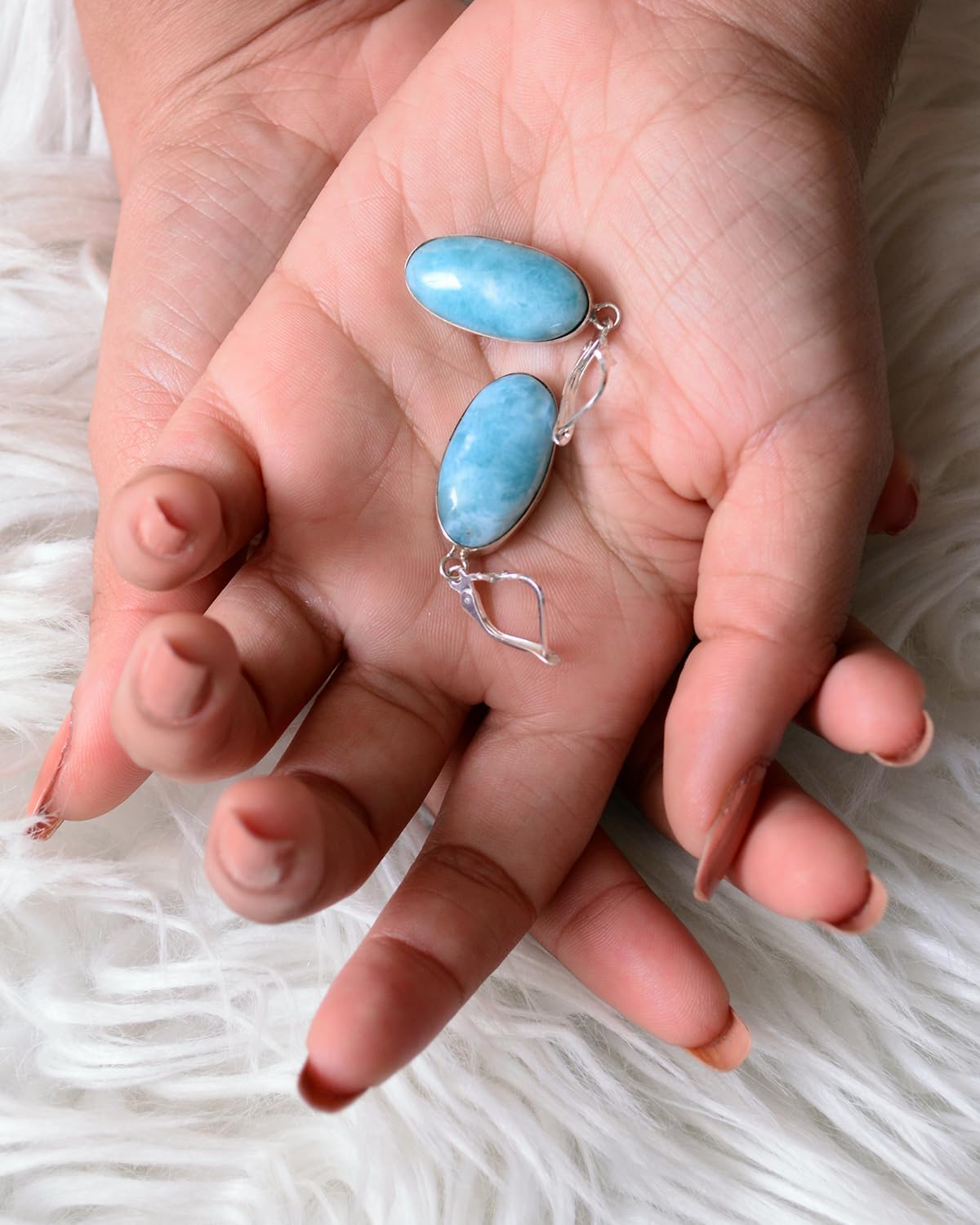 Earrings, oval pendants with 925 sterling silver lever-back closures, handmade with blue stones. Crafted artisanally.